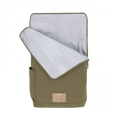 Sac à dos à langer Rolltop Lässig - Olive : grande ouverture permettant d'accéder au contenu en toute simplicité