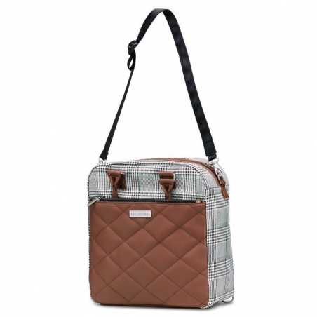 Une bandoulière très pratique pour porter le Sac à langer Explore Fashion ABC Design